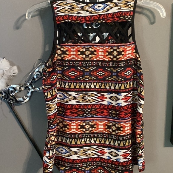 IZ Byer sleeveless blouse with cross cross panel on back. size XS - Picture 2 of 5